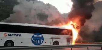 Seyir halindeki yolcu otobüsü alev alev yandı